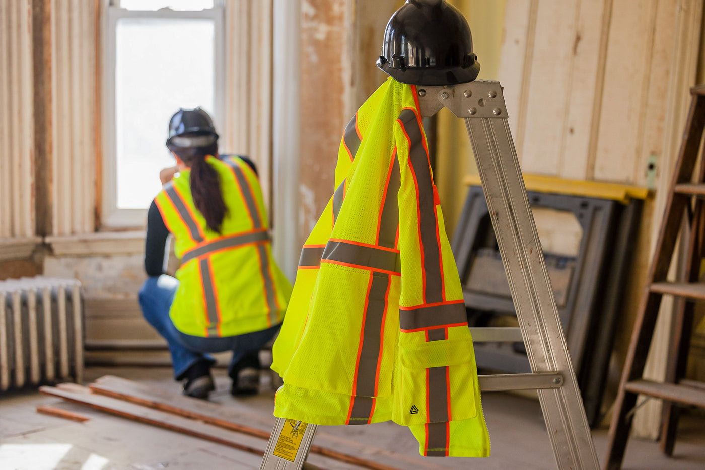 ARX women’s high-visibility safety vest photo